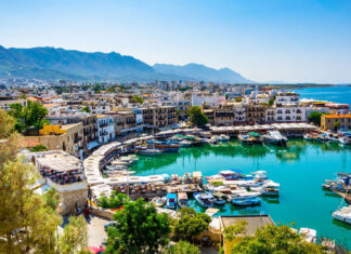 Cipru s-a deschis turiștilor vaccinați