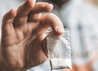 Consilier local, prins cu droguri