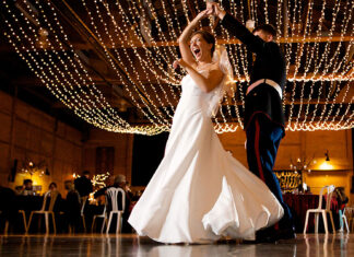 Nuntă cu 1700 de invitați într-o localitate din Satu Mare cu o populație de 3.000 de locuitori. Polițiștii au deschis dosar penal și au amendat organizatorul