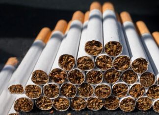 Fabrică de țigări clandestină, găsită într-un apartament. S-au confiscat peste un milion de țigări