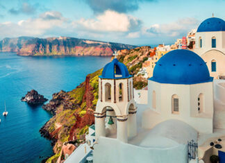 Persoanele care călătoresc în Grecia vor avea nevoie, începând de azi, de un test rapid sau PCR negativ pentru a intra în țară