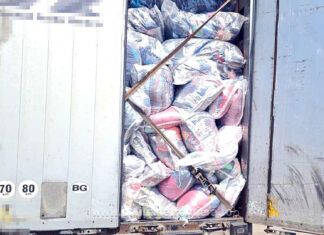 Peste 67 tone de deșeuri din îmbrăcăminte, textile și aluminiu, oprite de polițiștii de frontieră