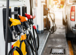 Se întoarce roata! Maghiarii care trăiesc lângă graniță vin în România să alimenteze cu combustibil