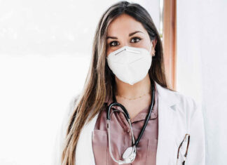 Spitalul Judeţean Satu Mare reintroduce obligativitatea purtării măştii pentru vizitatori. Personalul angajat al spitalului testat pozitiv pentru COVID-19 va fi izolat la domiciliu