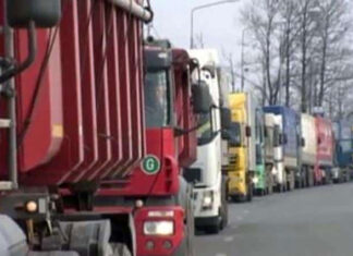 Timp de aşteptare de 11 ore pentru camioane în vama Halmeu la ieșirea din țară spre Ucraina